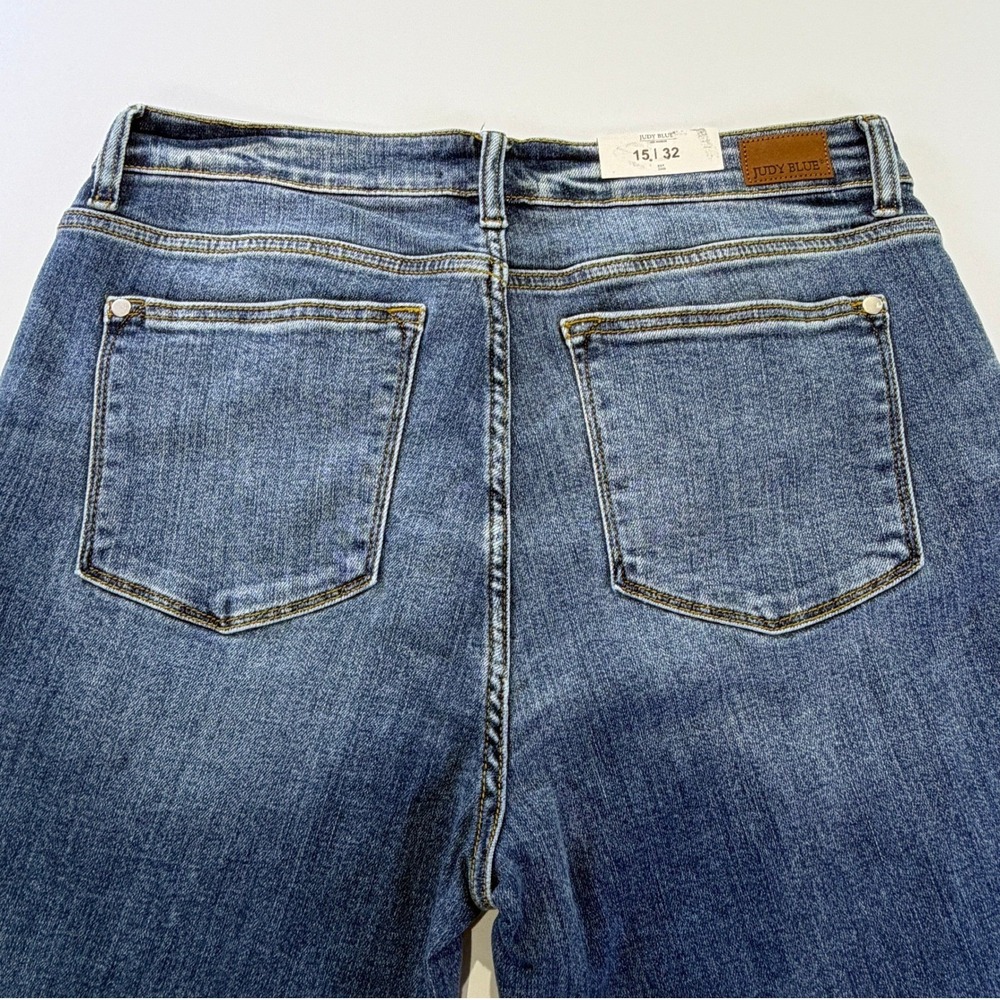 Judy Blue Boyfriend Fit Mid Rise Frayed Hem Jeans Medium Wash Size 15/32 NWT